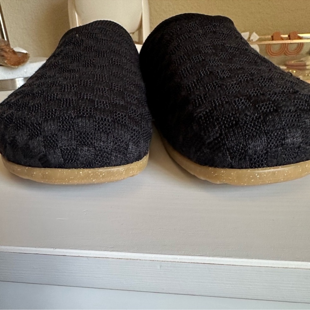 Rothy’s Clog in Black Sand - Picture 4 of 7